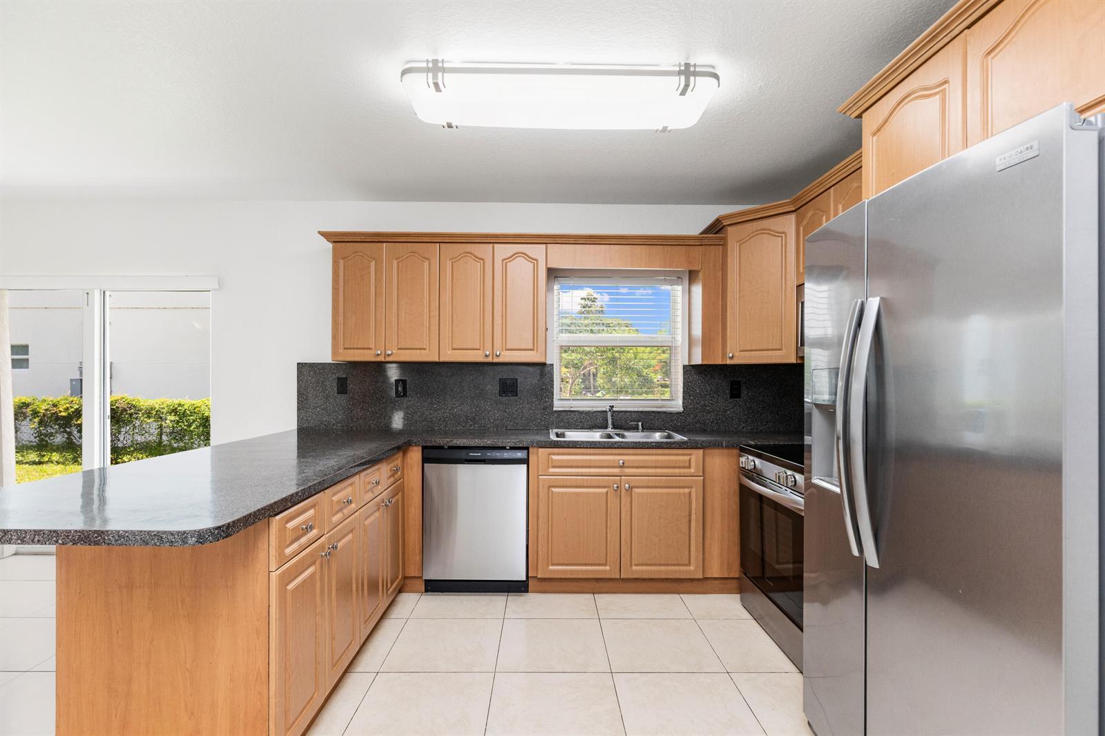 24 SW 6th Street # 2, Hallandale Beach FL 33009 photo 4