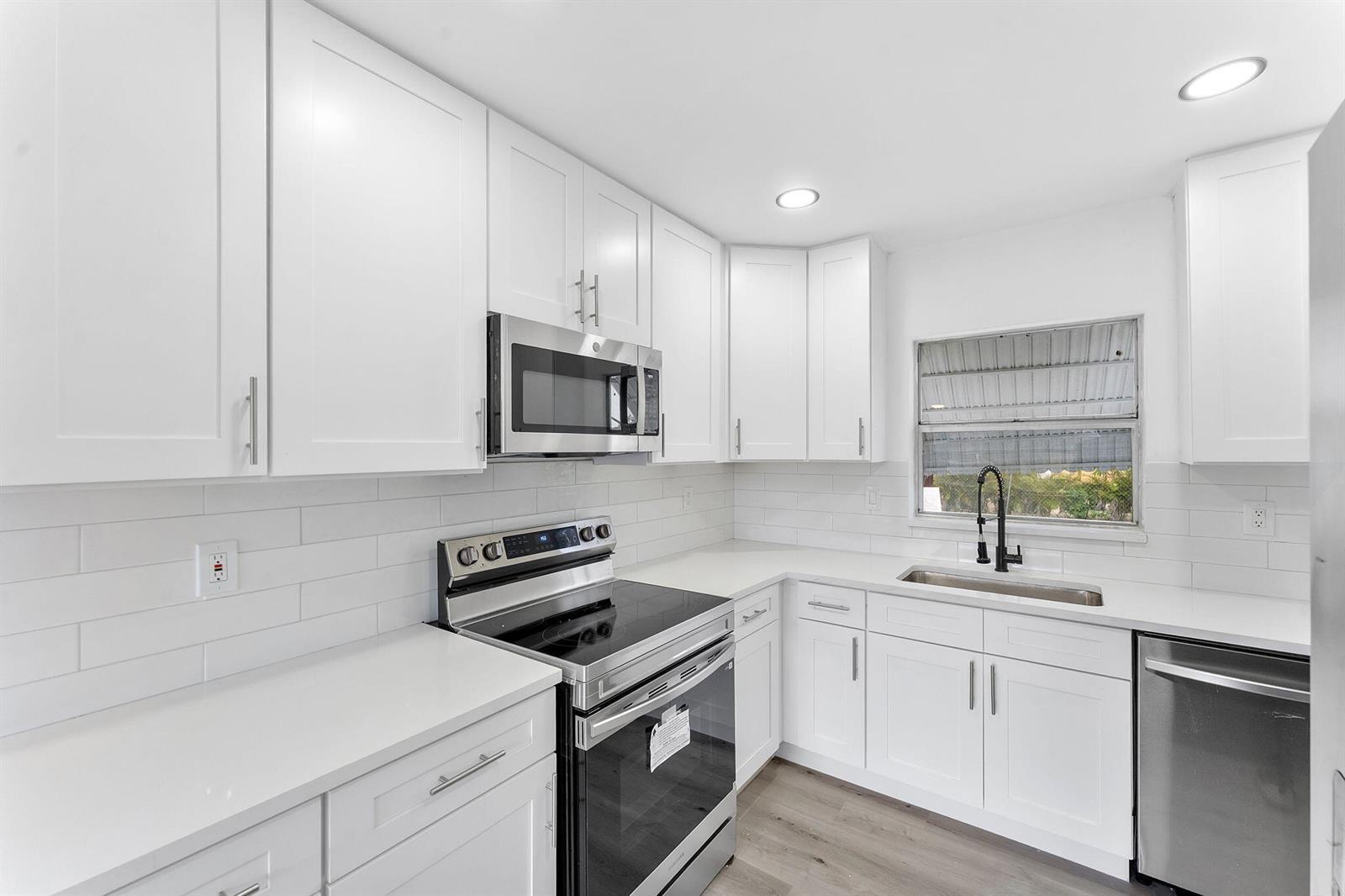 316 NW 6th Court, Deerfield Beach FL 33441 photo 4