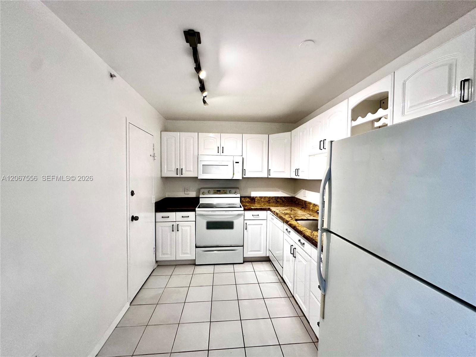 400 Kings Point Dr # 714, Sunny Isles Beach FL 33160 photo 4