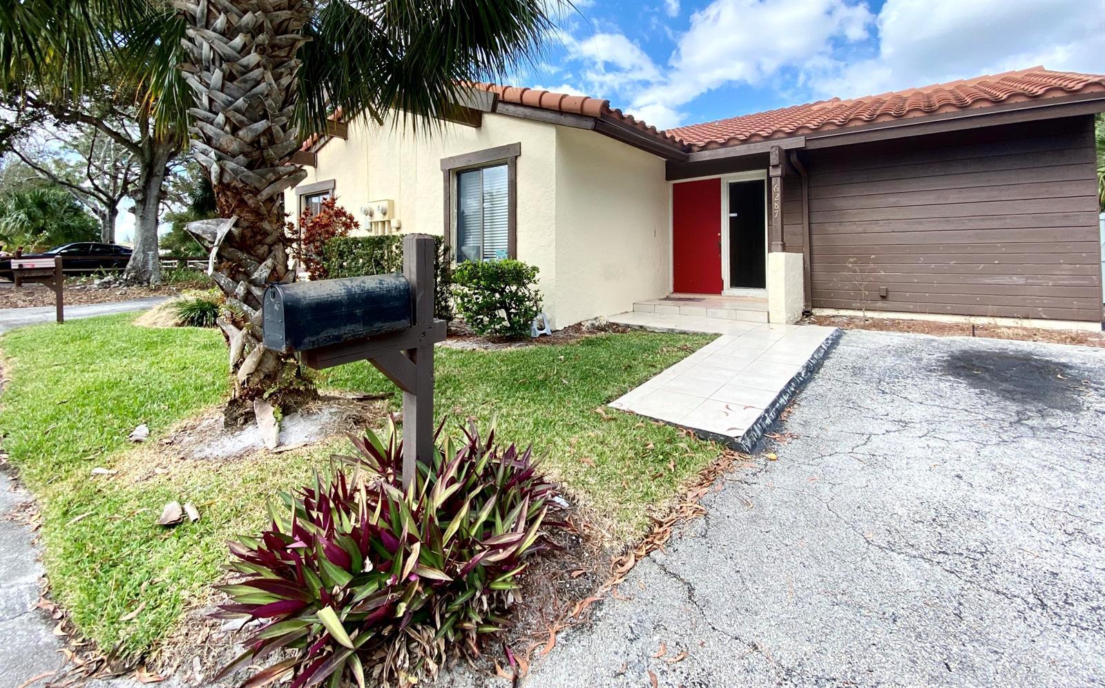 6287 Scotch Pine Lane, Lake Worth FL 33462 photo 3