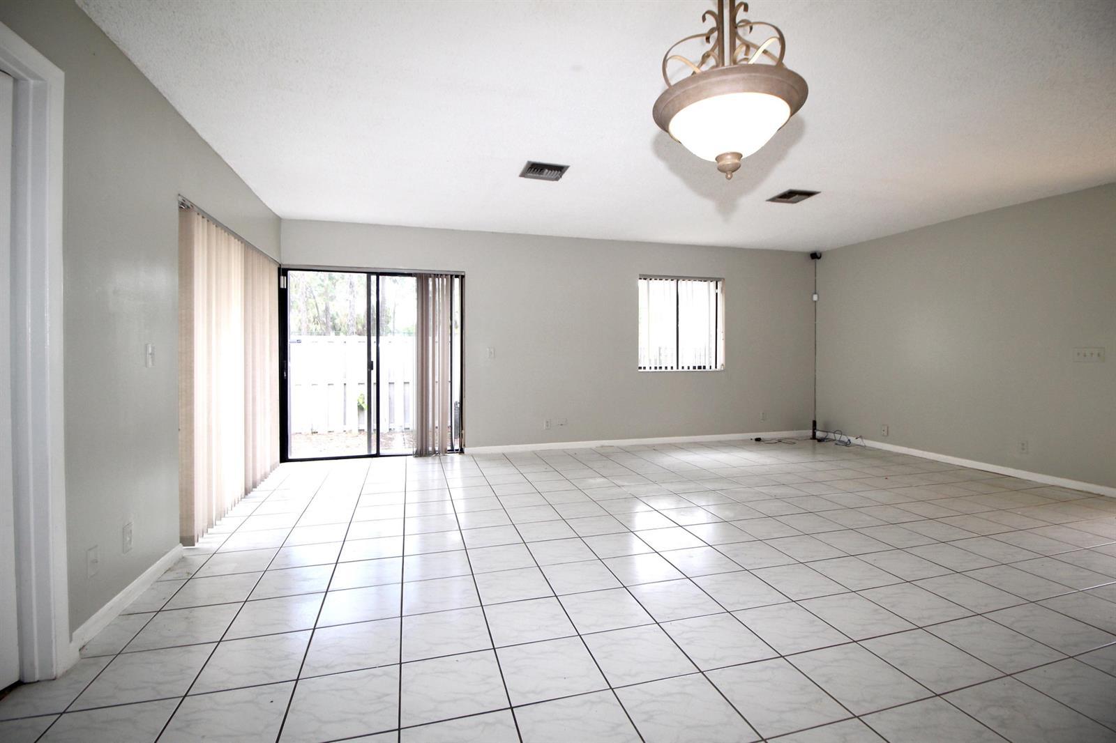 6287 Scotch Pine Lane, Lake Worth FL 33462 photo 4