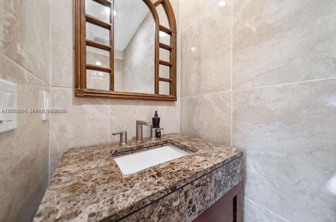 615 NW 10th Ter # 1, Fort Lauderdale FL 33311 photo 3