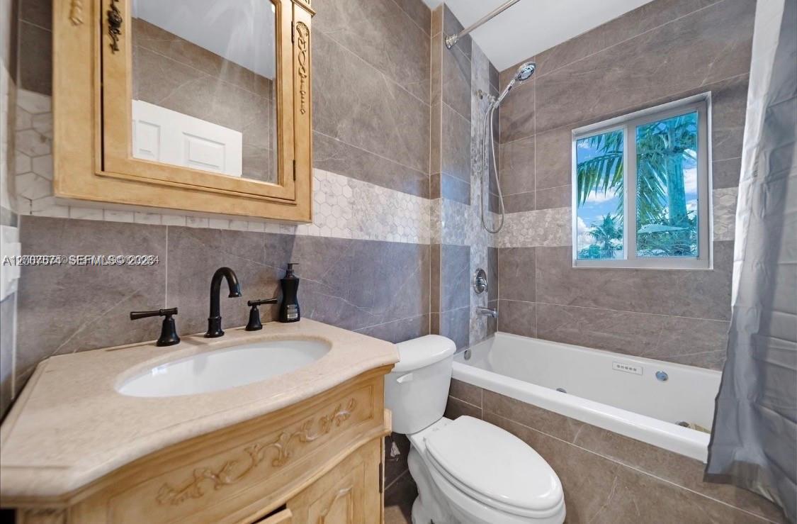 615 NW 10th Ter # 1, Fort Lauderdale FL 33311 photo 4