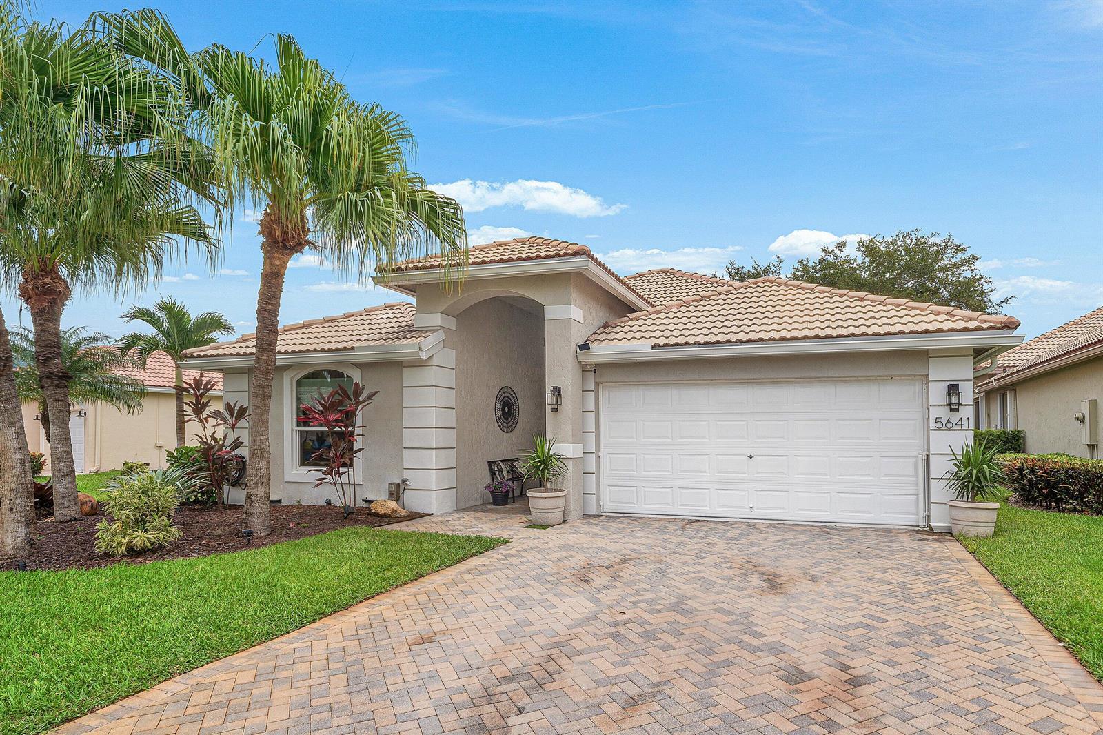 5641 FOUNTAINS Drive S # 5641, Lake Worth FL 33467 photo 2