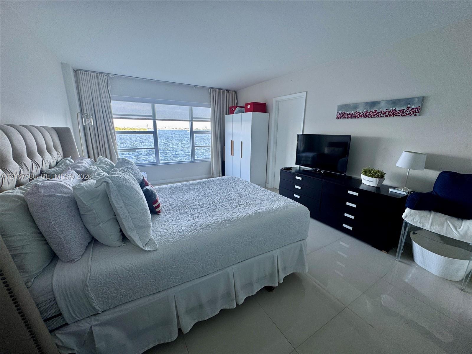 11111 Biscayne Blvd # 2B, Miami FL 33181