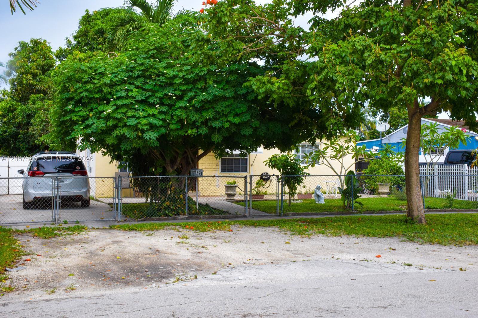 371 W 47th St, Hialeah FL 33012 photo 3