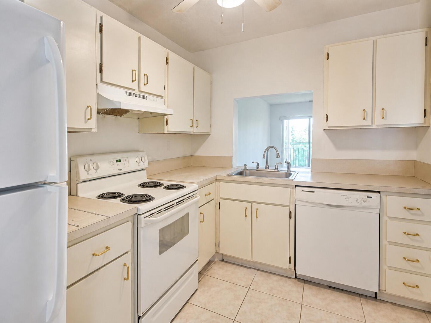 7260 WOODMONT Avenue # 203, Tamarac FL 33321 photo 3