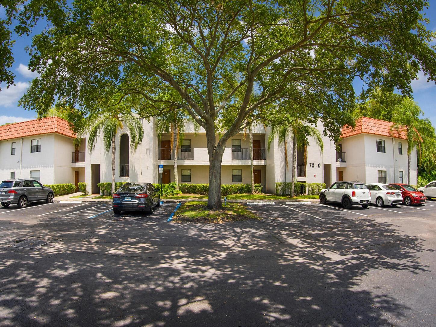 7260 WOODMONT Avenue # 203, Tamarac FL 33321