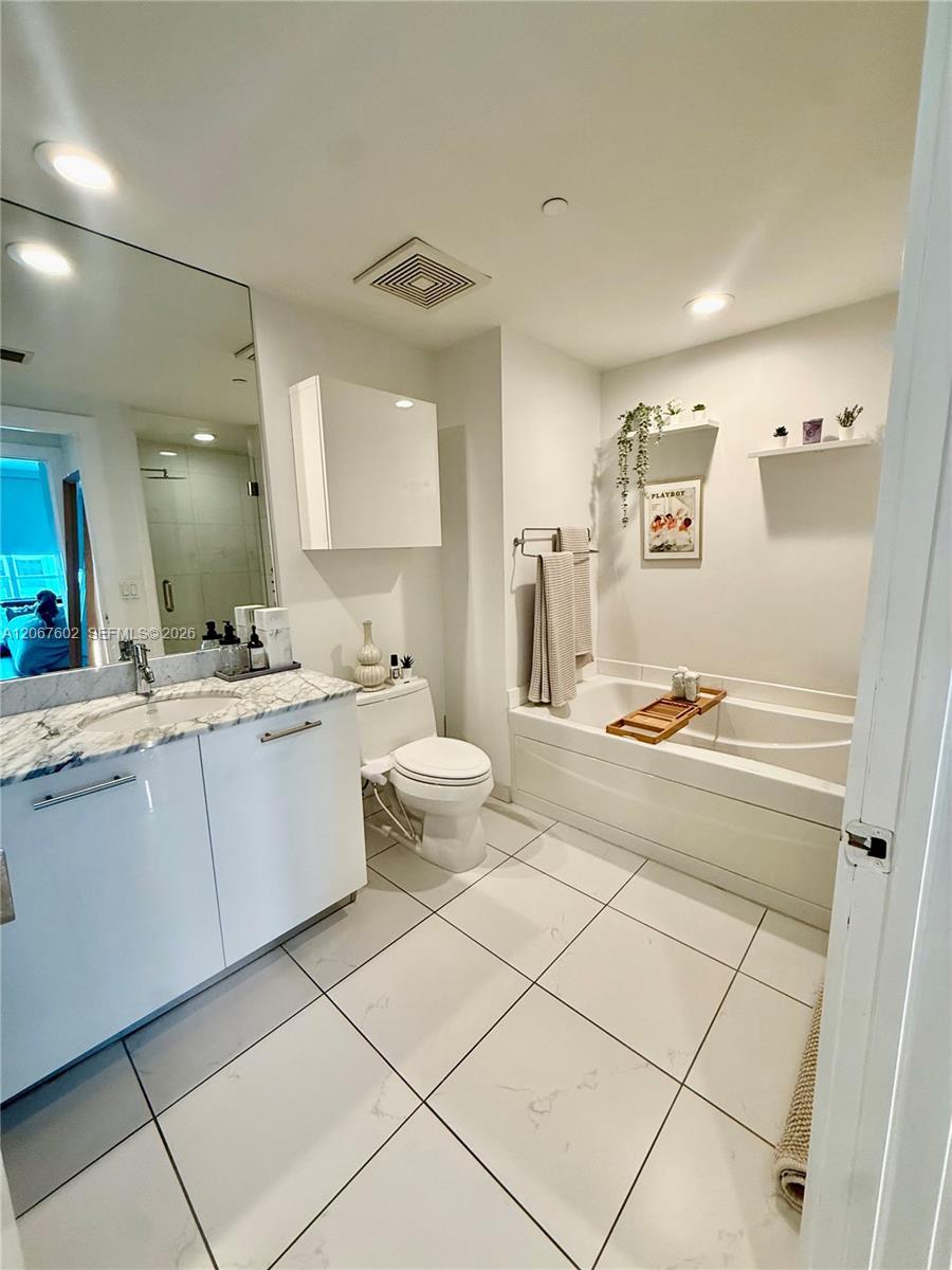500 Brickell Ave # 2706, Miami FL 33131 photo 5