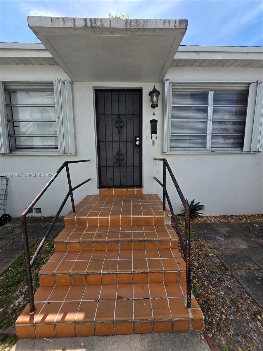 85 Esplanade Dr # C, Miami Springs FL 33166