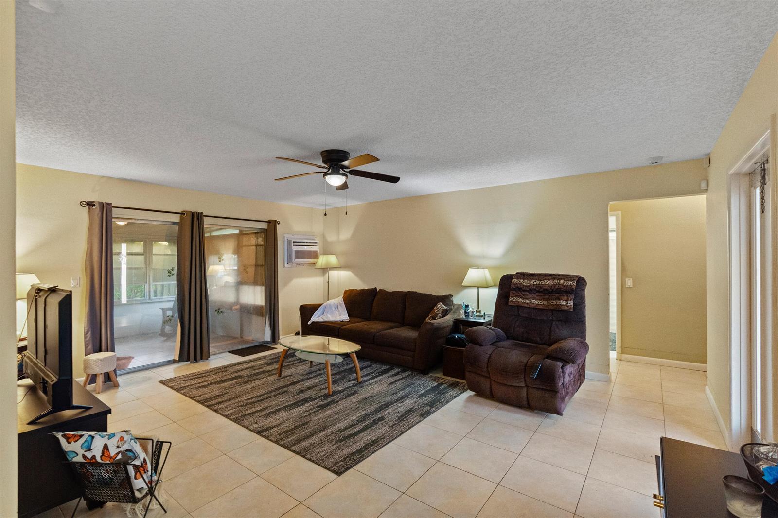 1111 NW 85TH Way, Pembroke Pines FL 33024 photo 3