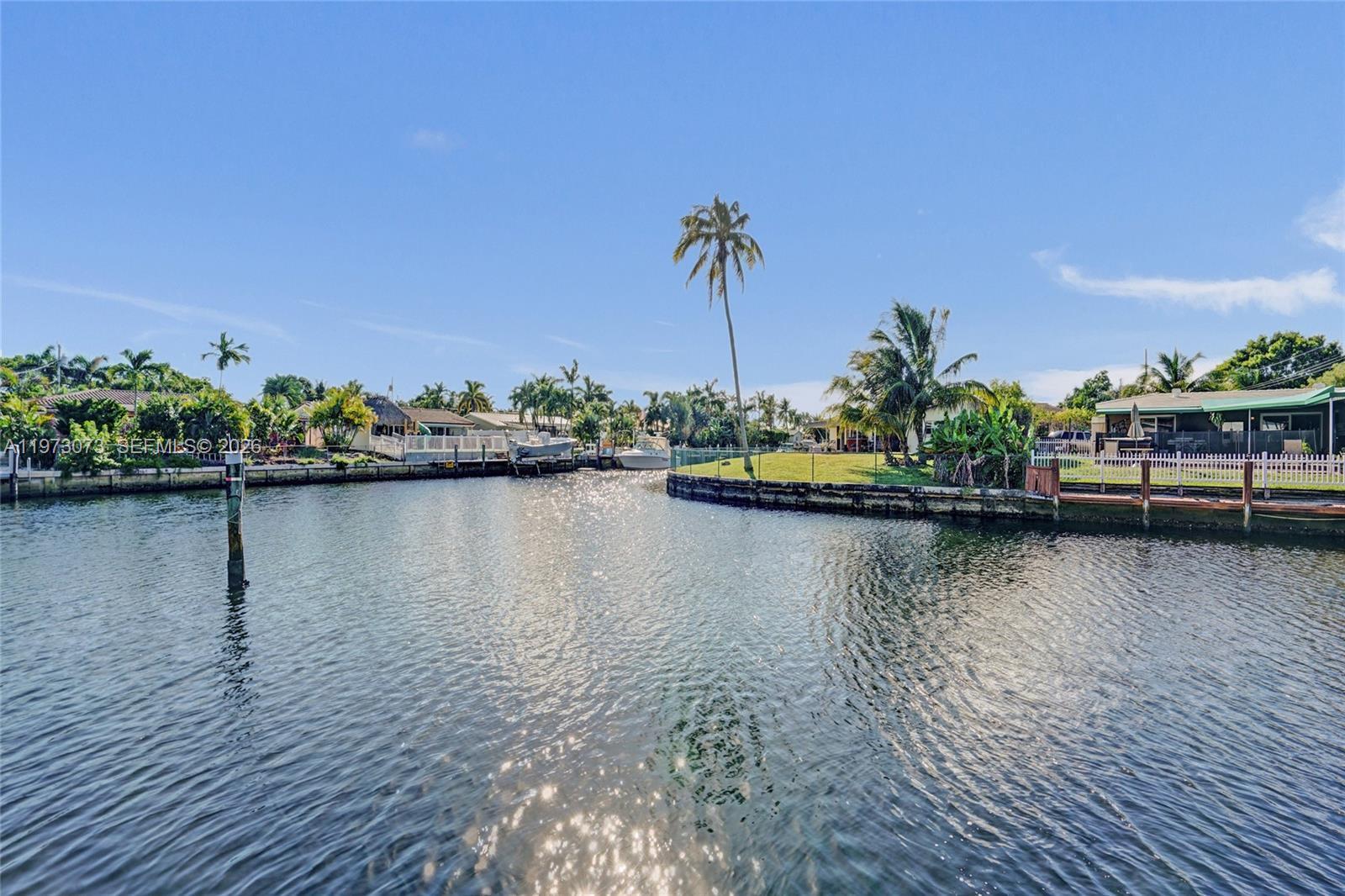 949 SE 10TH Court, Pompano Beach FL 33060 photo 2