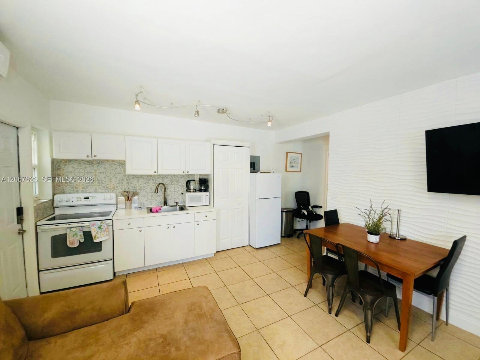 1639 Hayes St # 1, Hollywood FL 33020 photo 3