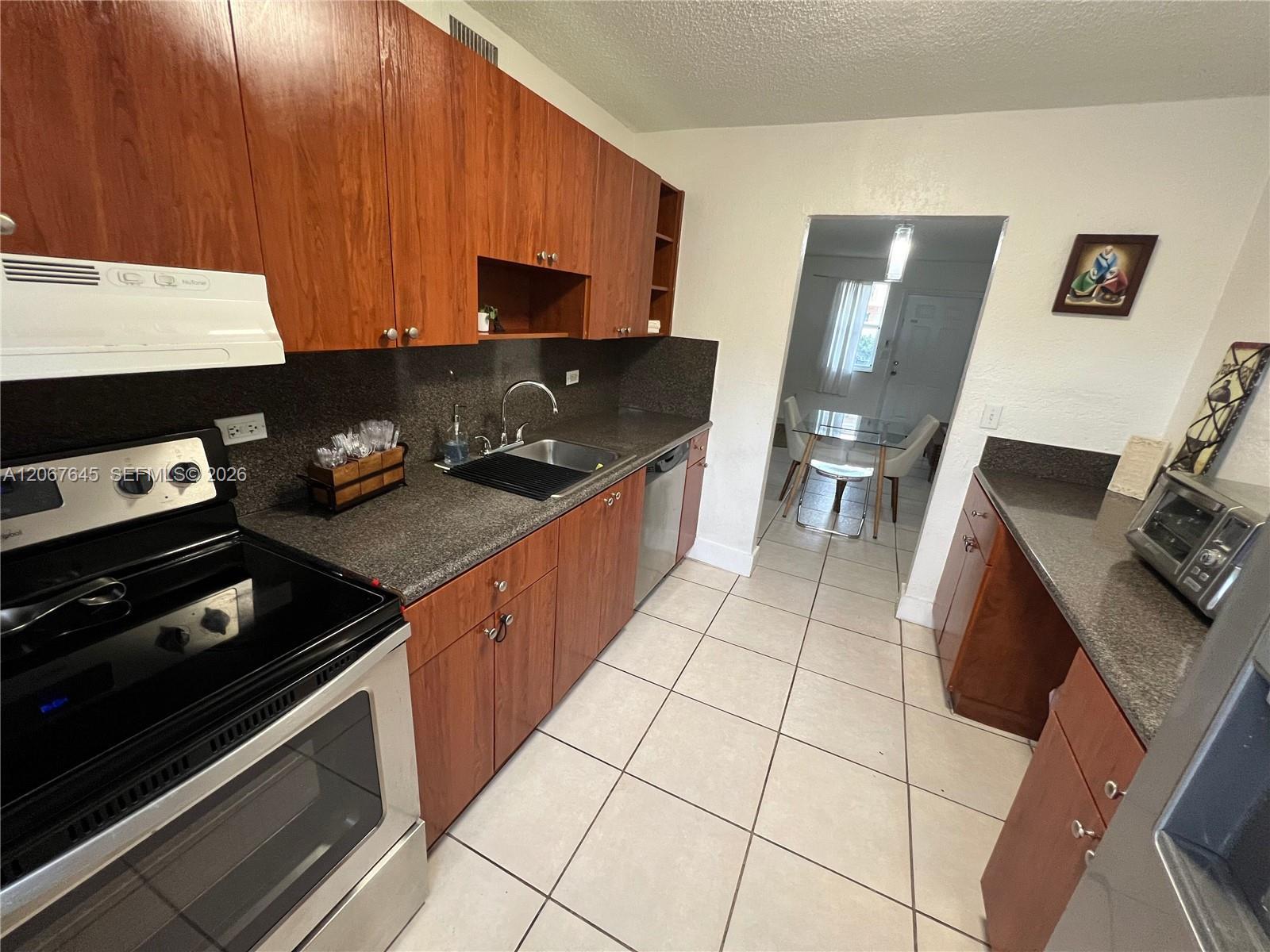 458 SW 10th St # 4, Miami FL 33130 photo 2