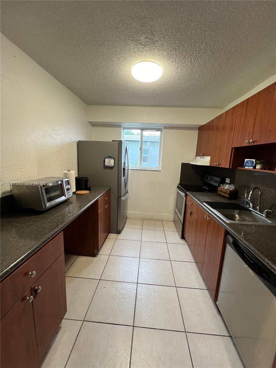 458 SW 10th St # 4, Miami FL 33130 photo 3