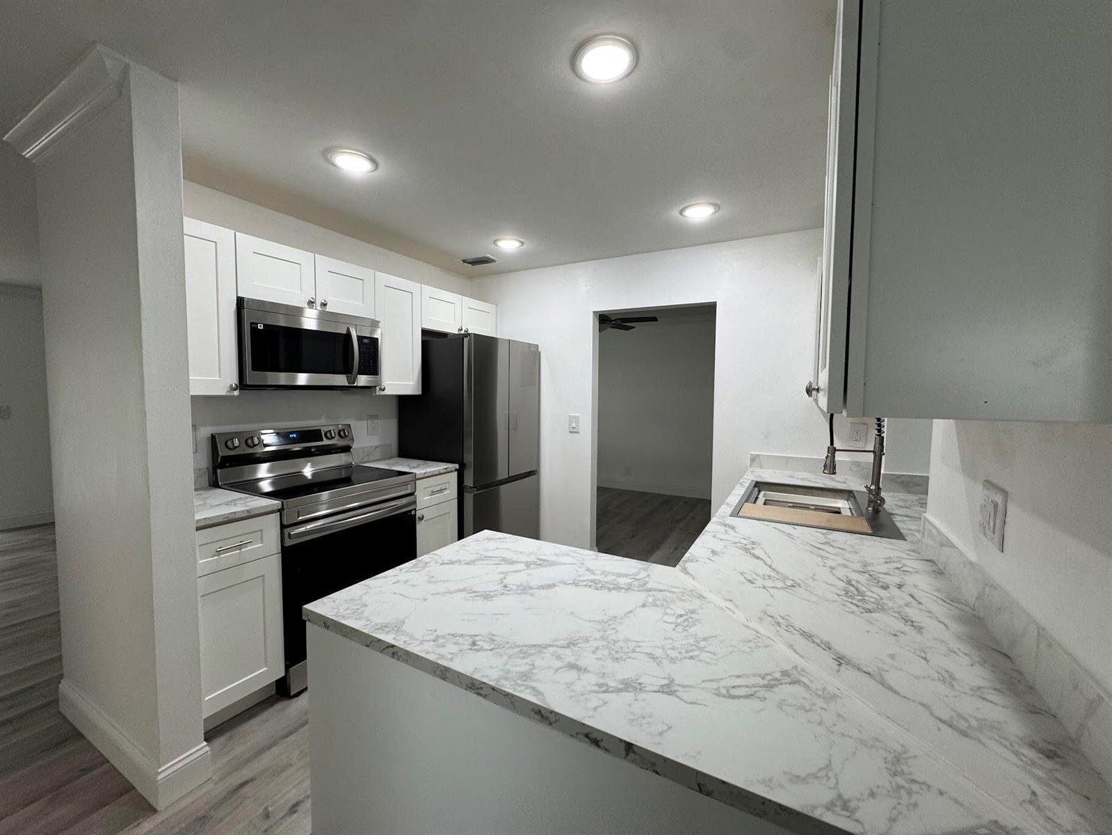1331 W Campanelli Drive, Plantation FL 33322 photo 2