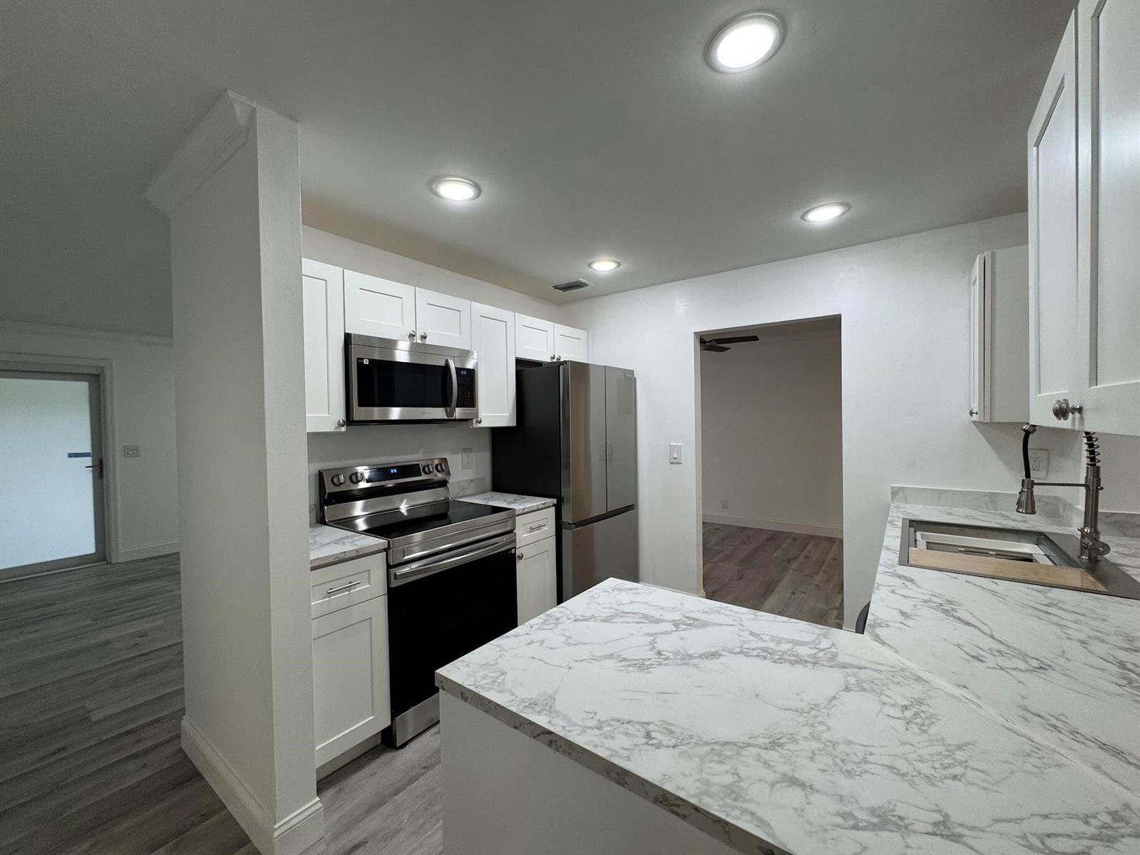 1331 W Campanelli Drive, Plantation FL 33322 photo 5