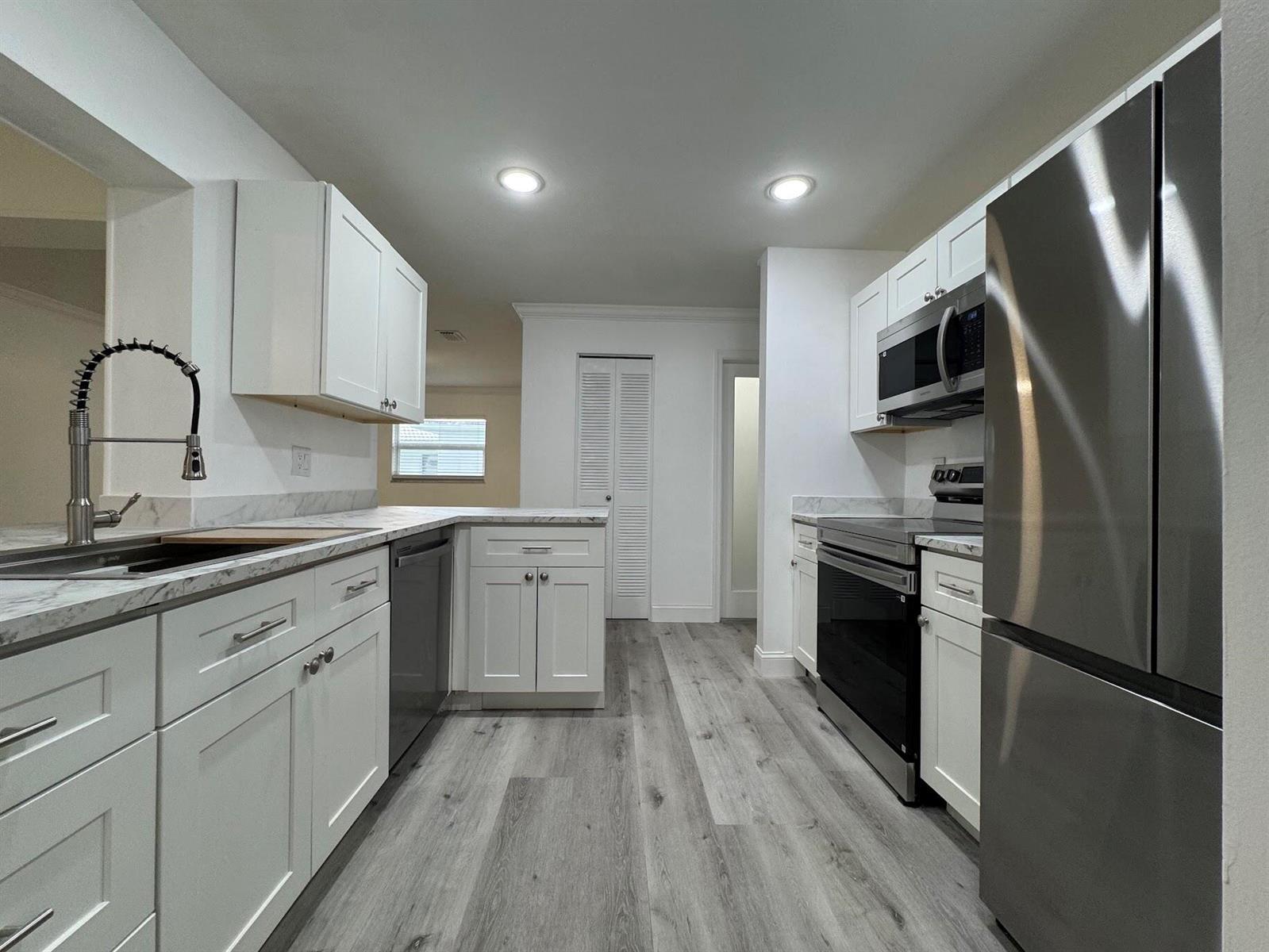 1331 W Campanelli Drive, Plantation FL 33322 photo 4
