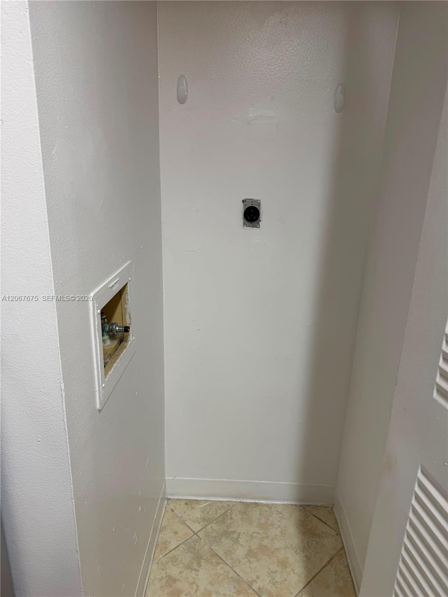 7601 E Treasure Dr # 2007, North Bay Village FL 33141 photo 5