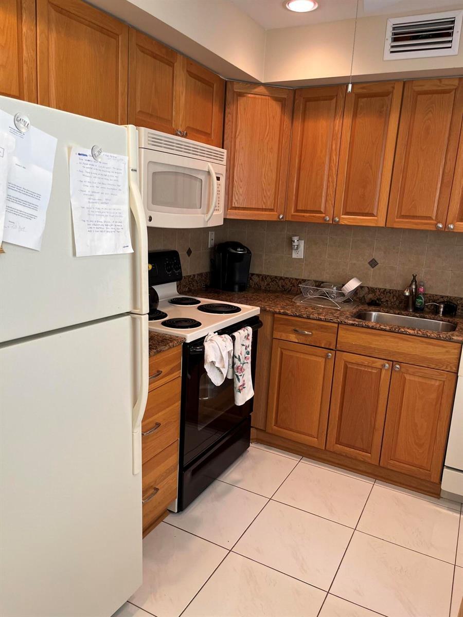 619 BURGUNDY M # 619, Delray Beach FL 33484