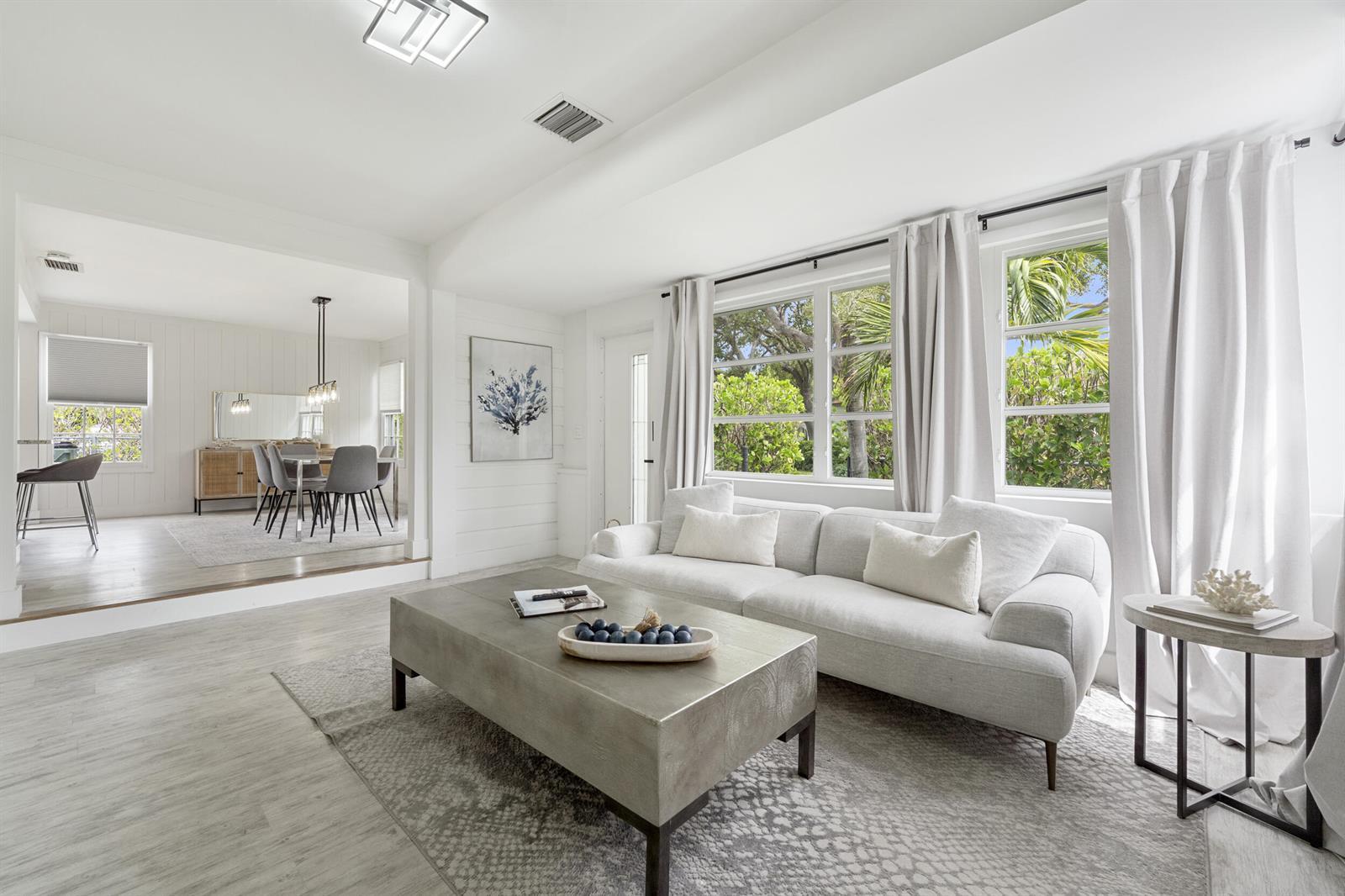 313 N 16TH Avenue N, FL 33460