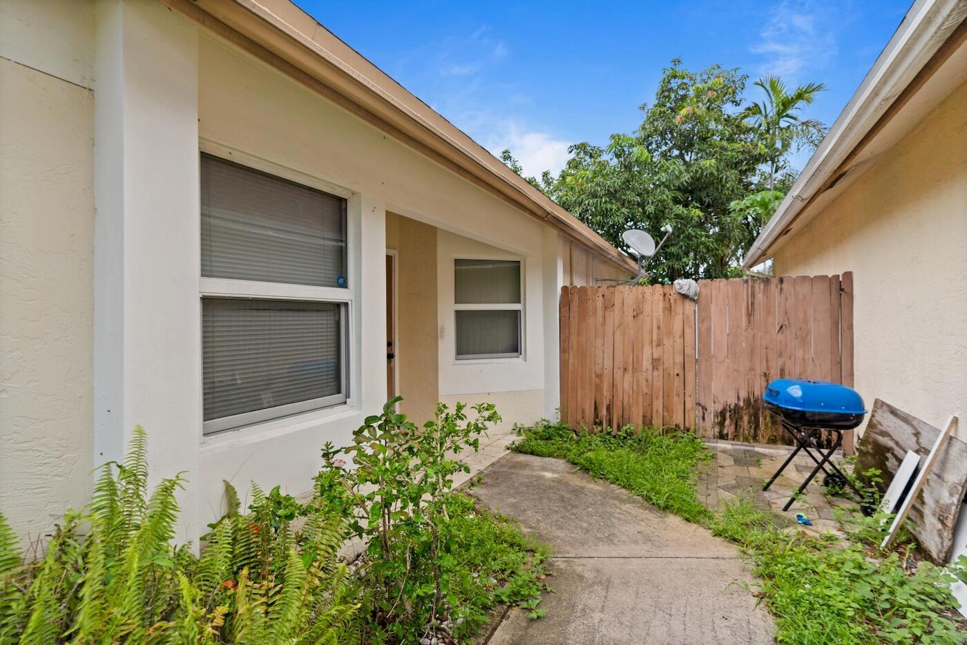 312 BISHOP Road, North Lauderdale FL 33068 photo 4