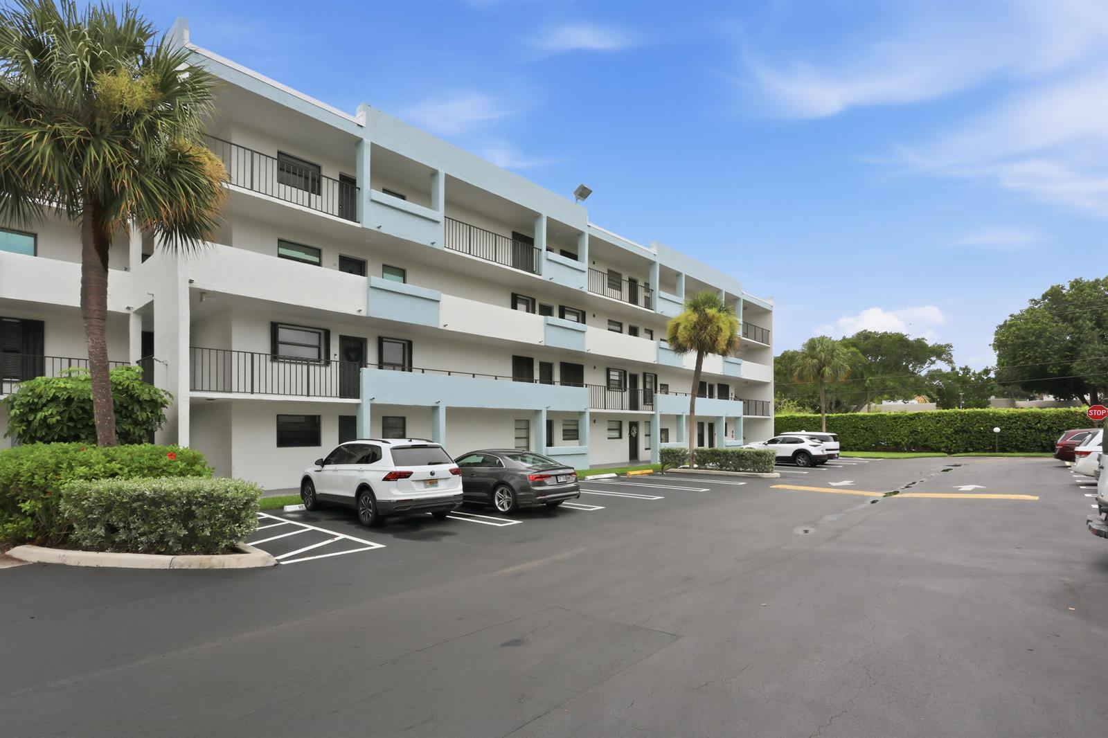 555 BANYAN TREE Lane E # 410, Delray Beach FL 33483