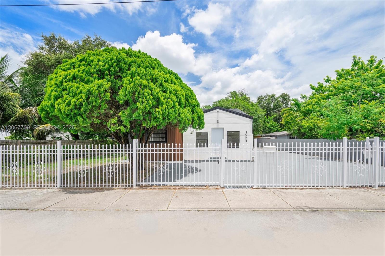 1521 NW 33rd St, Miami FL 33142 photo 2
