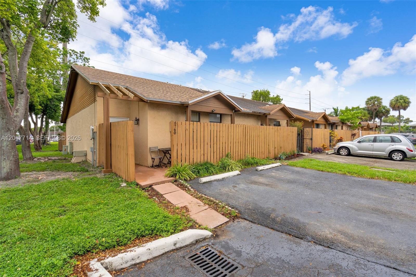 6760 NW 186th Ter, Hialeah FL 33015 photo 4