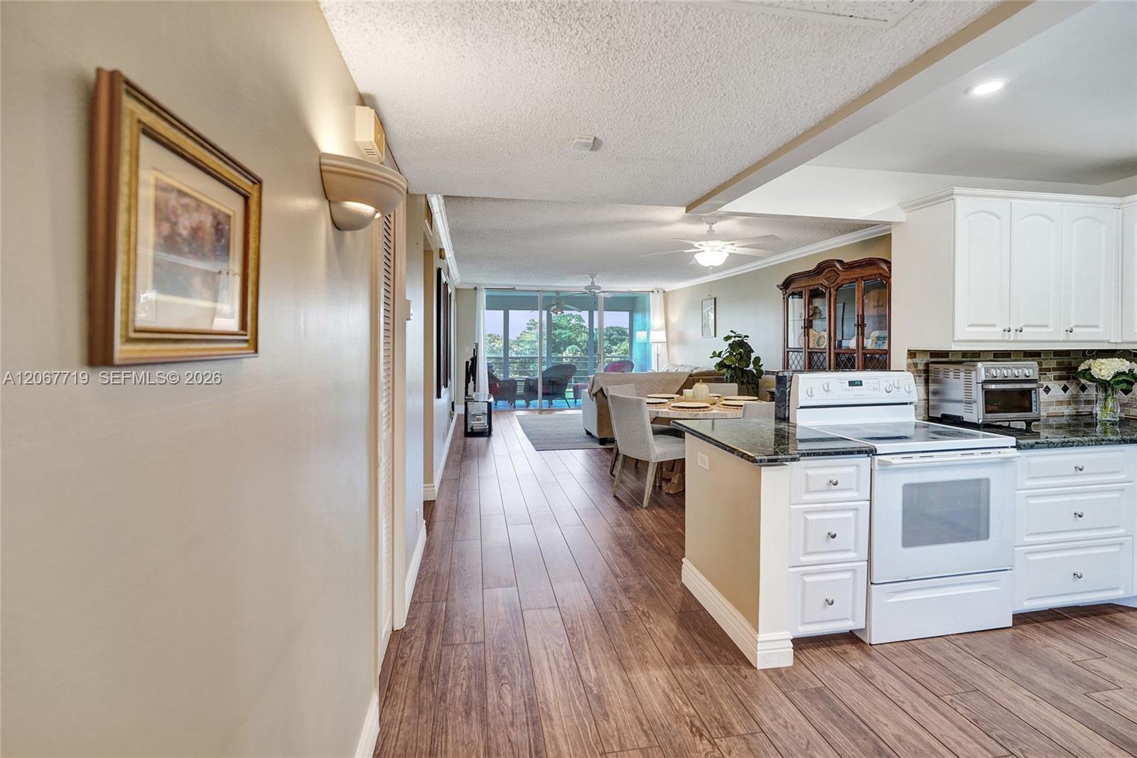 605 Oaks Dr # 504, Pompano Beach FL 33069 photo 2