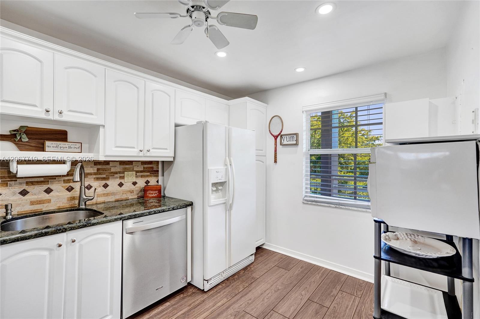 605 Oaks Dr # 504, Pompano Beach FL 33069 photo 3