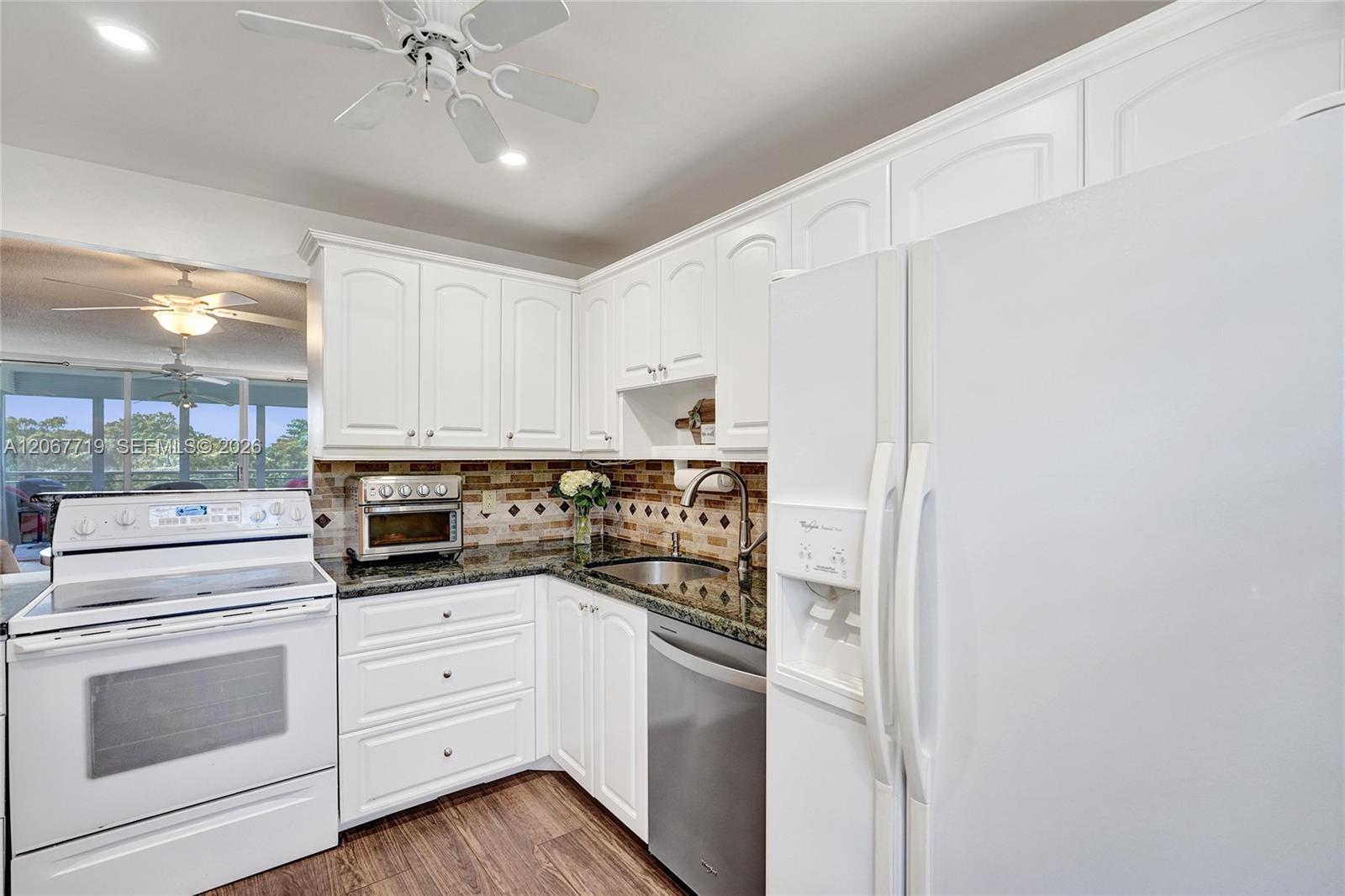 605 Oaks Dr # 504, Pompano Beach FL 33069 photo 4