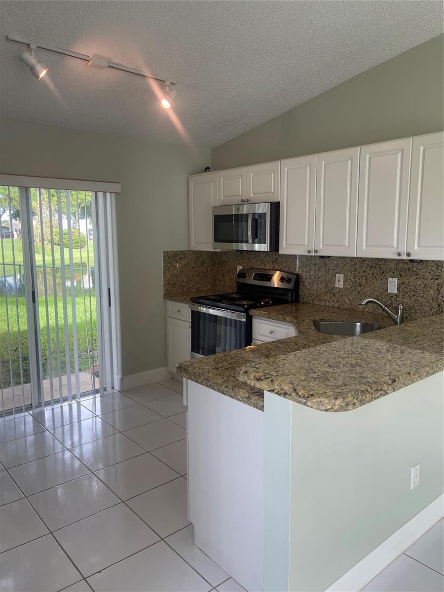1810 SW 114th Terrace, Miramar FL 33025 photo 4