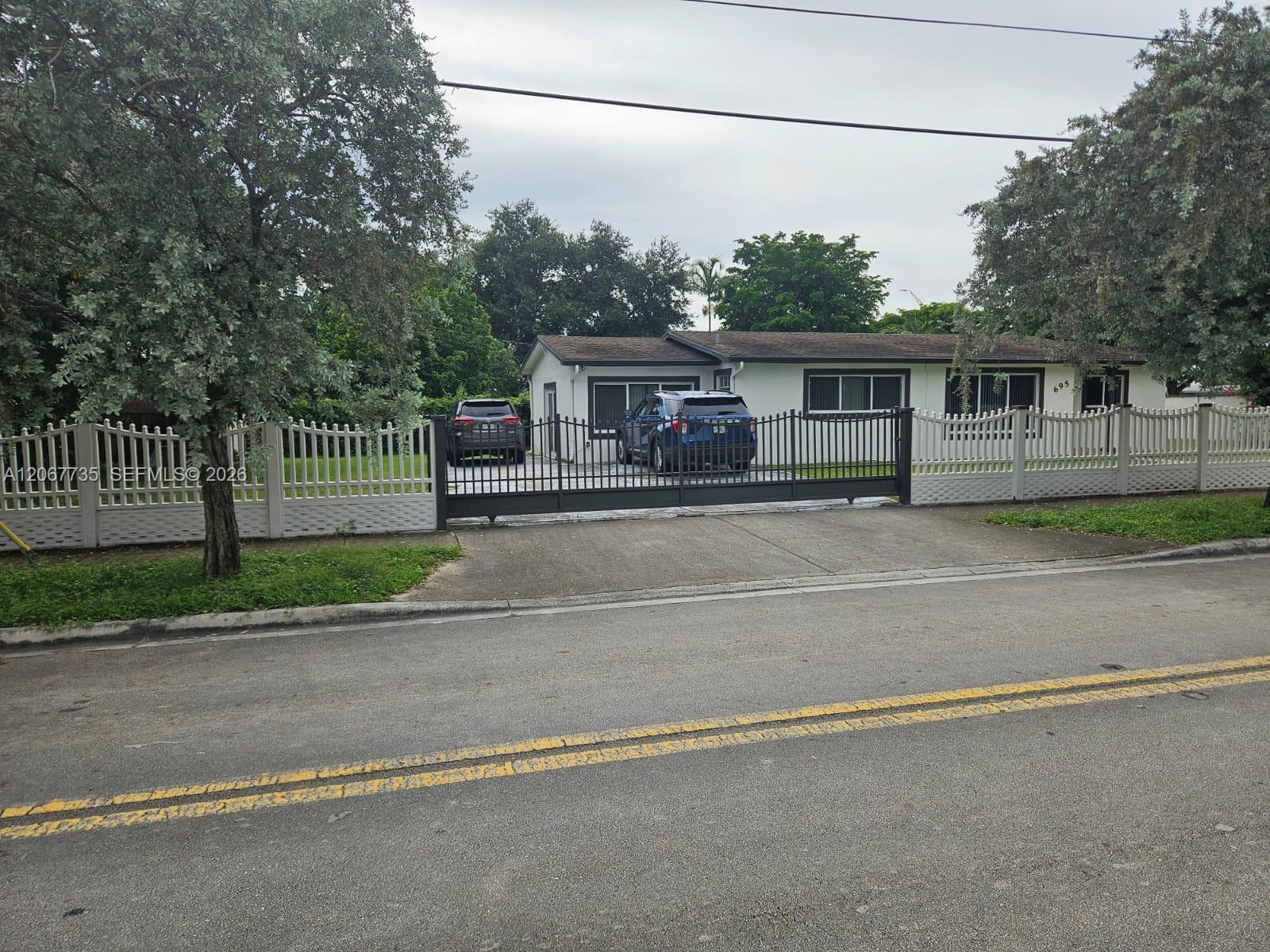695 W 76th St, Hialeah FL 33014 photo 3
