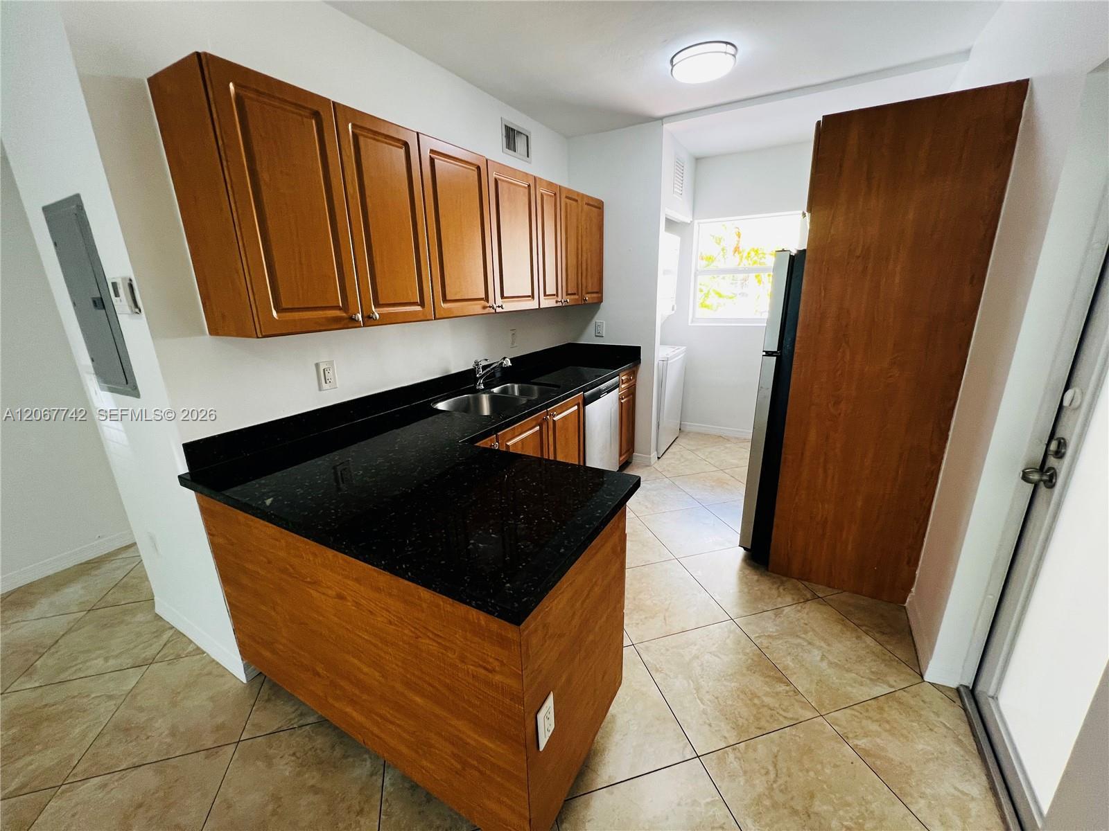 946 Bay Dr # 12, Miami Beach FL 33141 photo 4
