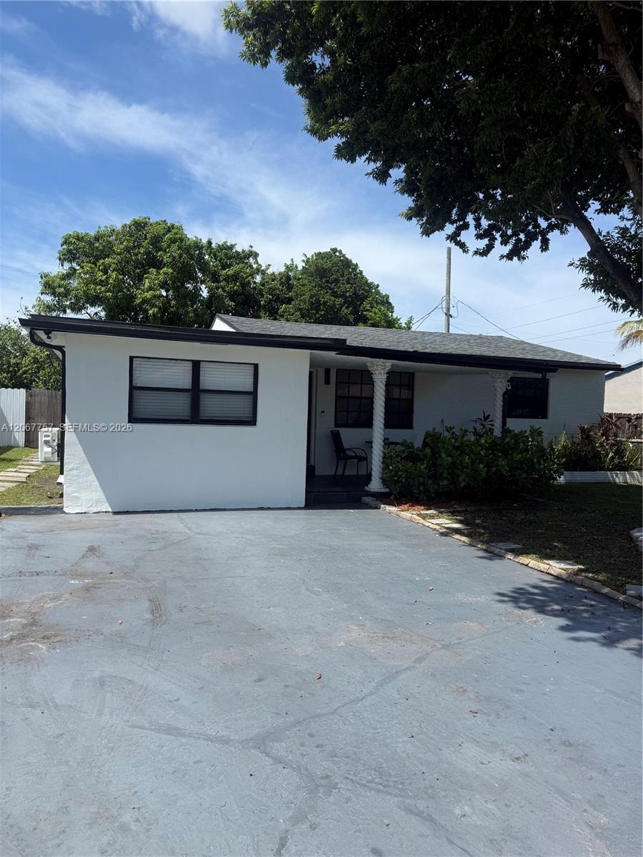 2411 Wiley St, Hollywood FL 33020 photo 3