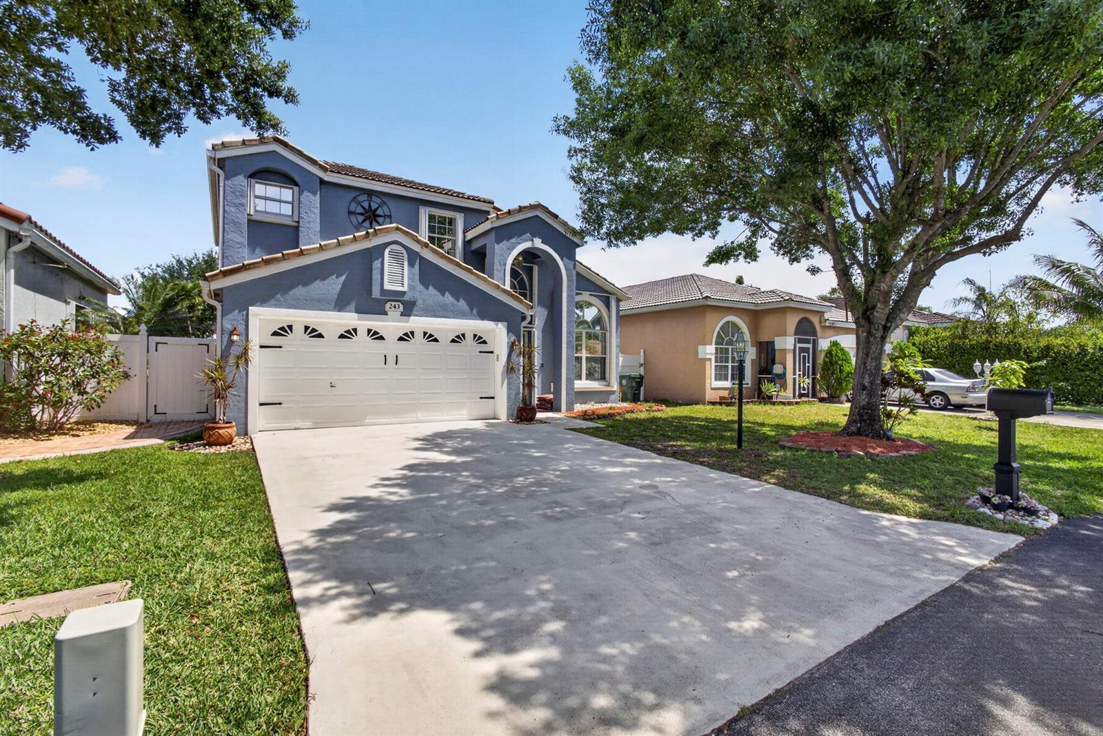 243 WEDGEWOOD Circle, FL 33463 photo 2