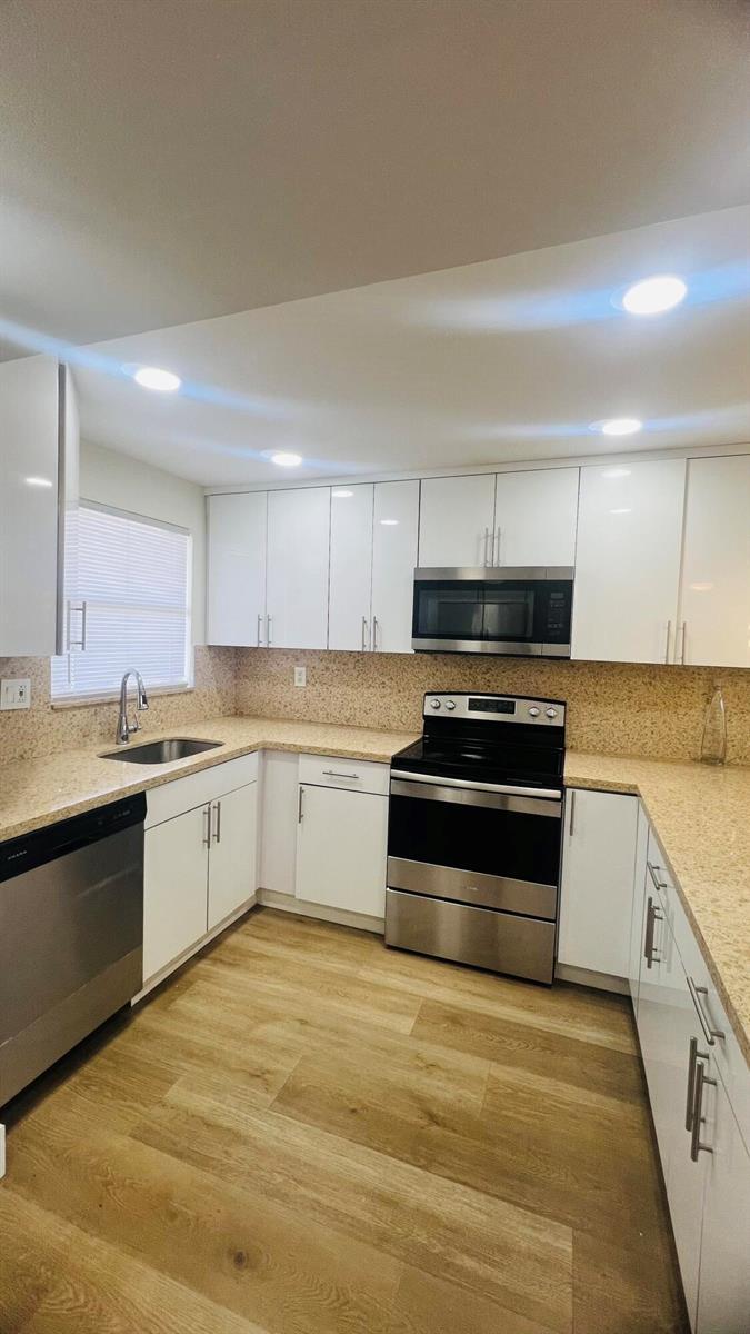 8345 SUNRISE LAKES Boulevard # 304, Sunrise FL 33322 photo 2