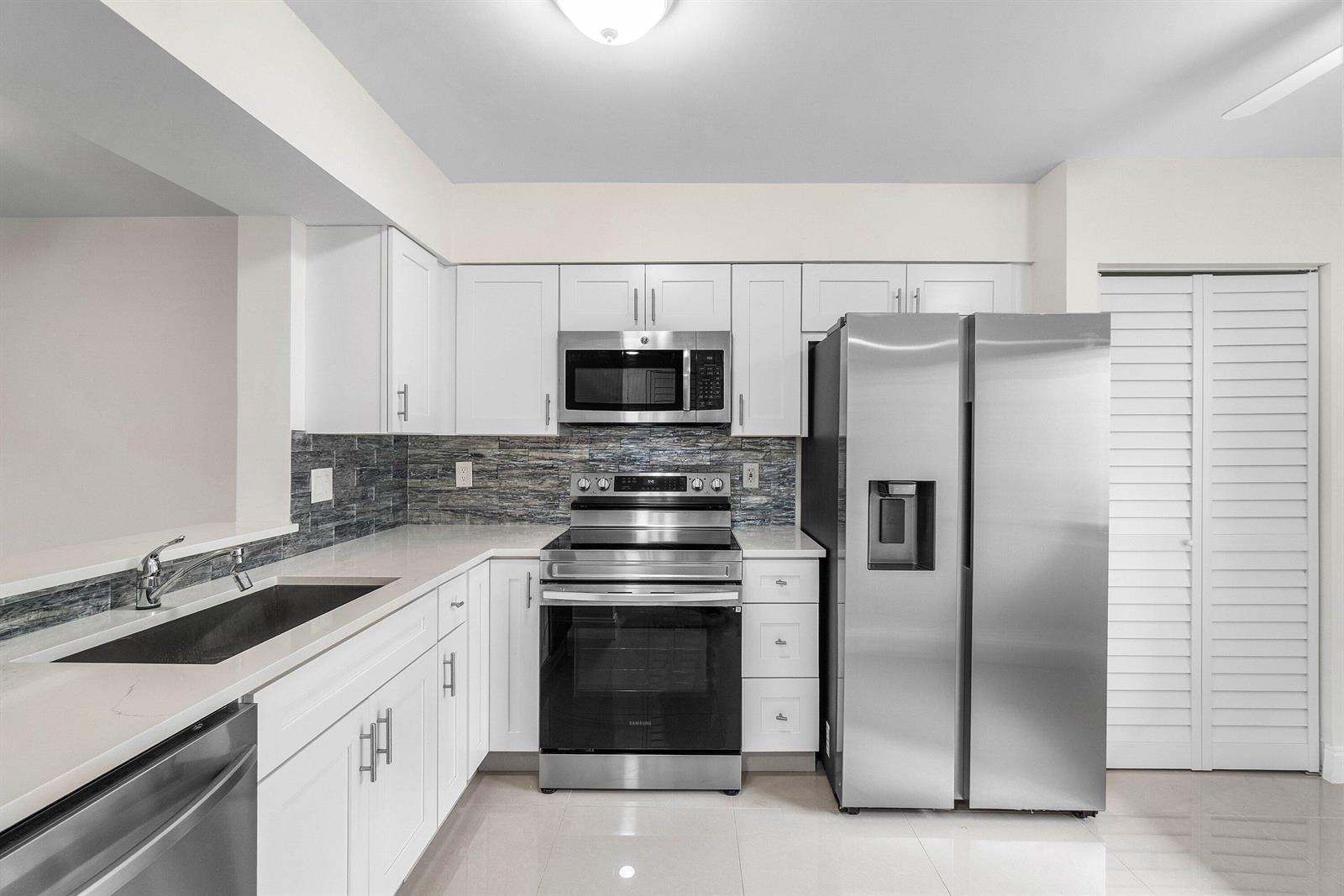 7290 KINGHURST Drive # 106, Delray Beach FL 33446 photo 5