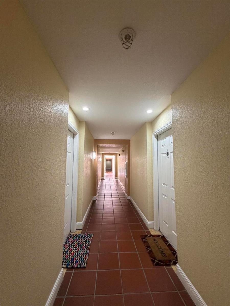 630 S SAPODILLA Avenue # 323, West Palm Beach FL 33401 photo 2