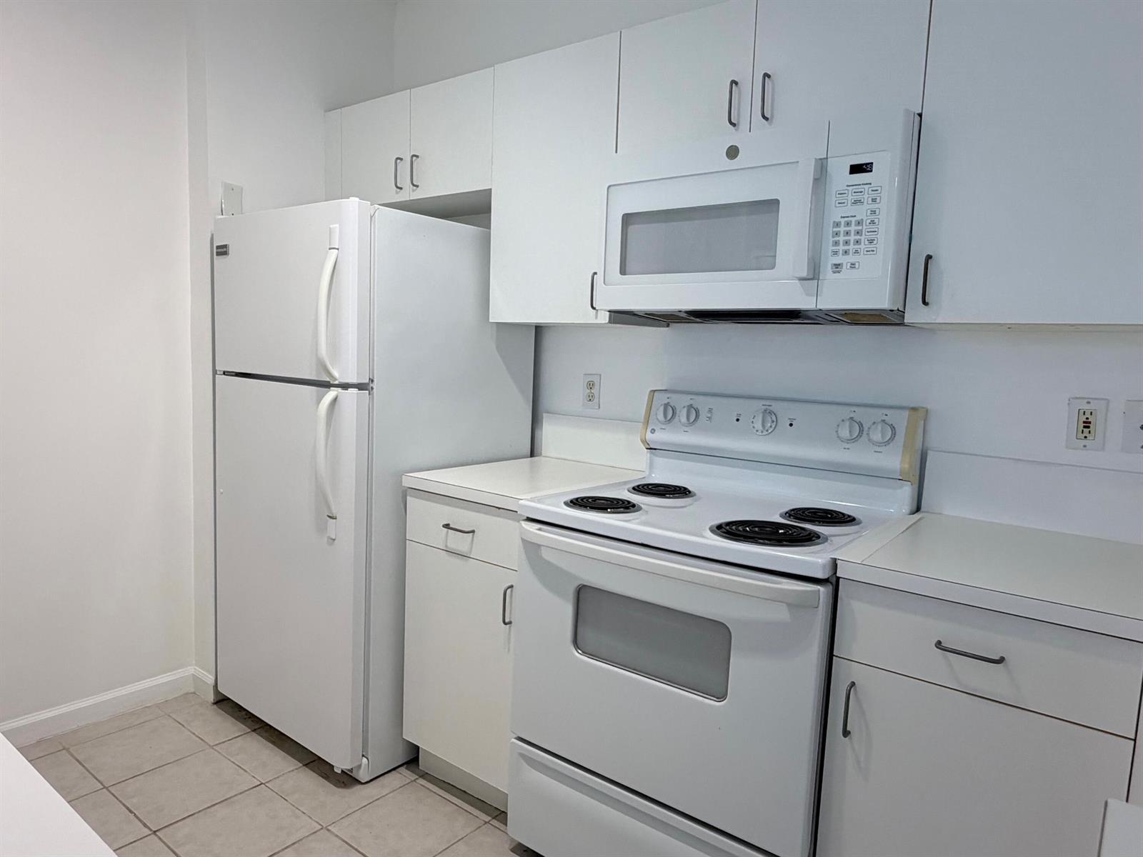 630 S SAPODILLA Avenue # 323, West Palm Beach FL 33401 photo 4