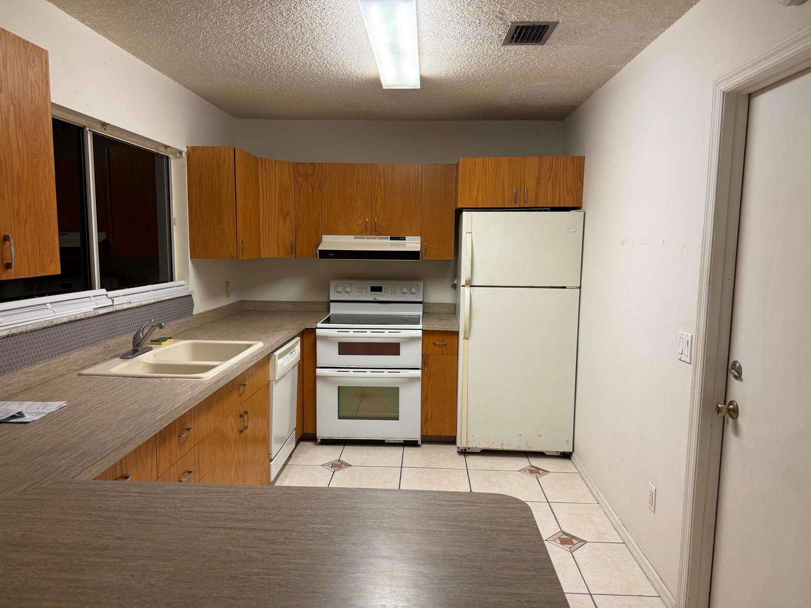 2831 SE LEIGH Avenue, Port St. Lucie FL 34952 photo 3