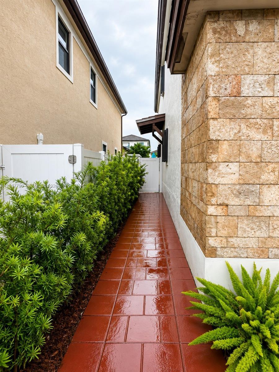 10944 W 35th Ln, Hialeah FL 33018 photo 2