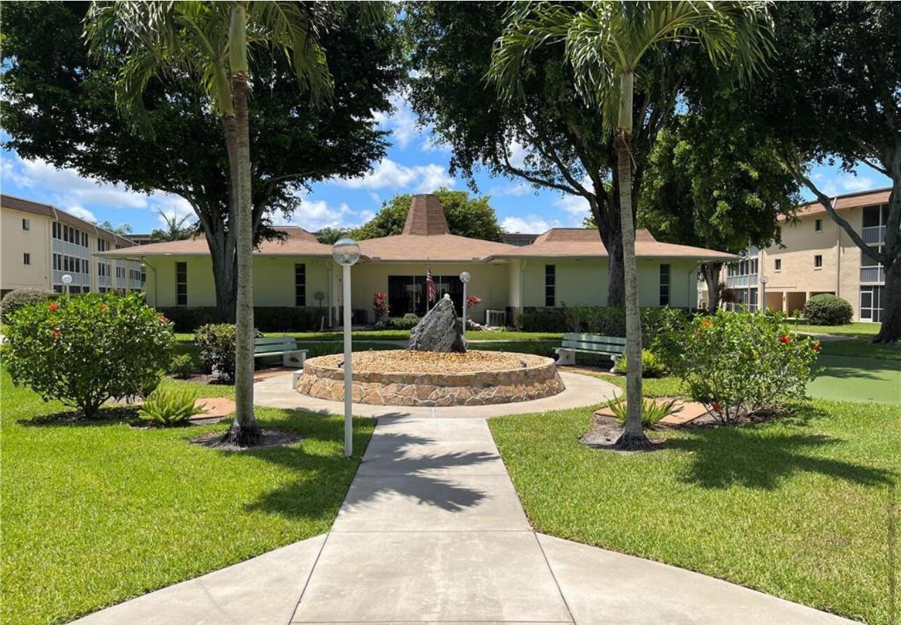 400 VILLAGE GREEN Circle W # 205, Palm Springs FL 33461 photo 3