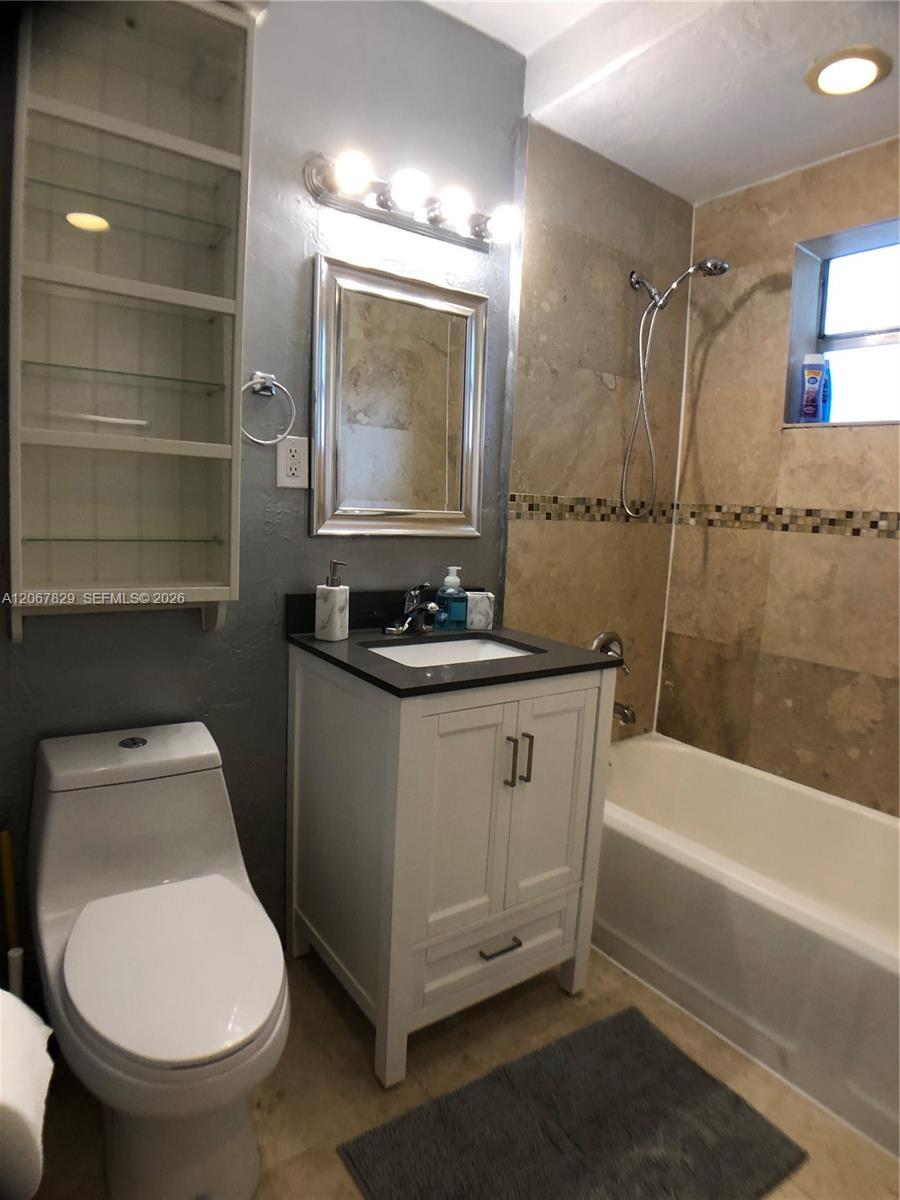 2111 Monroe Ter, Hollywood FL 33020 photo 3