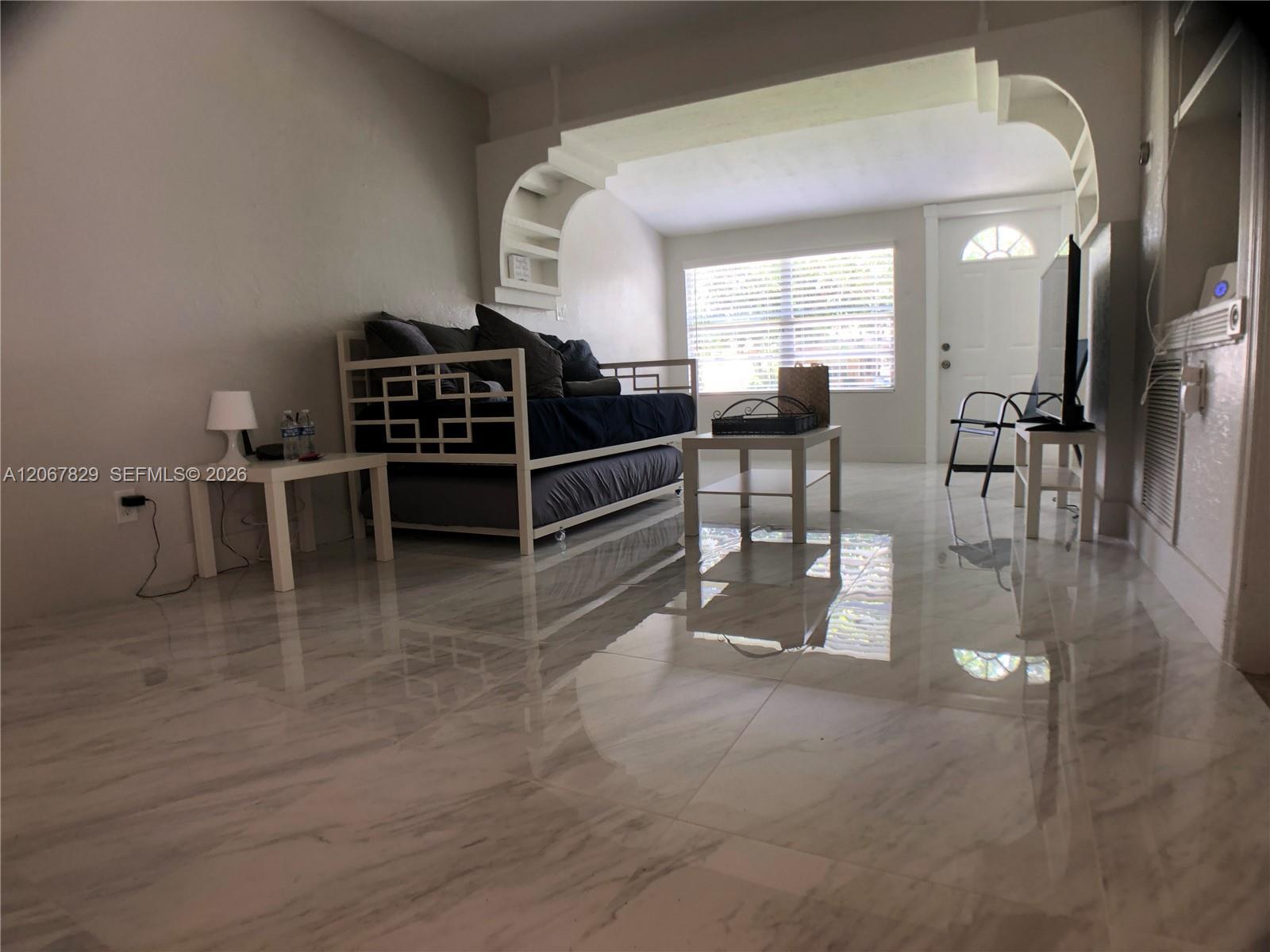 2111 Monroe Ter, Hollywood FL 33020 photo 4