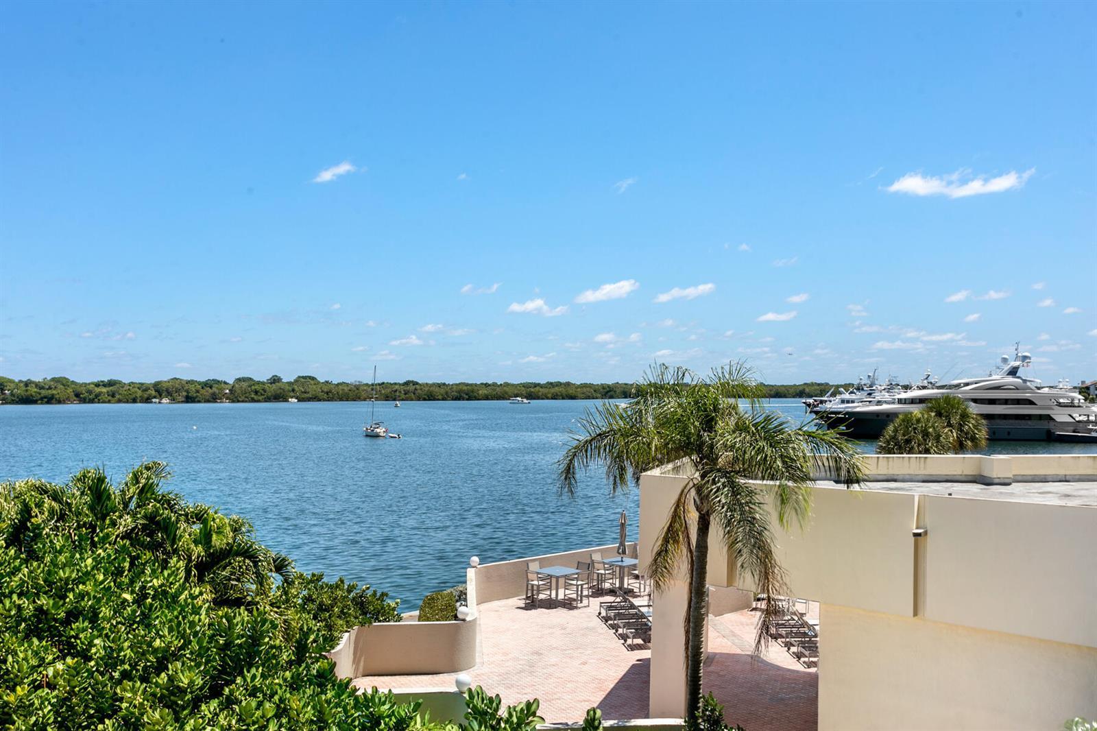 130 LAKESHORE Drive # 322, North Palm Beach FL 33408 photo 3