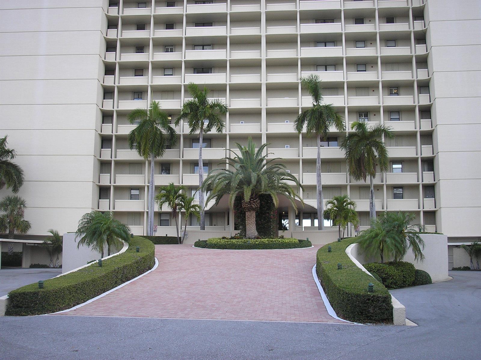 130 LAKESHORE Drive # 322, North Palm Beach FL 33408