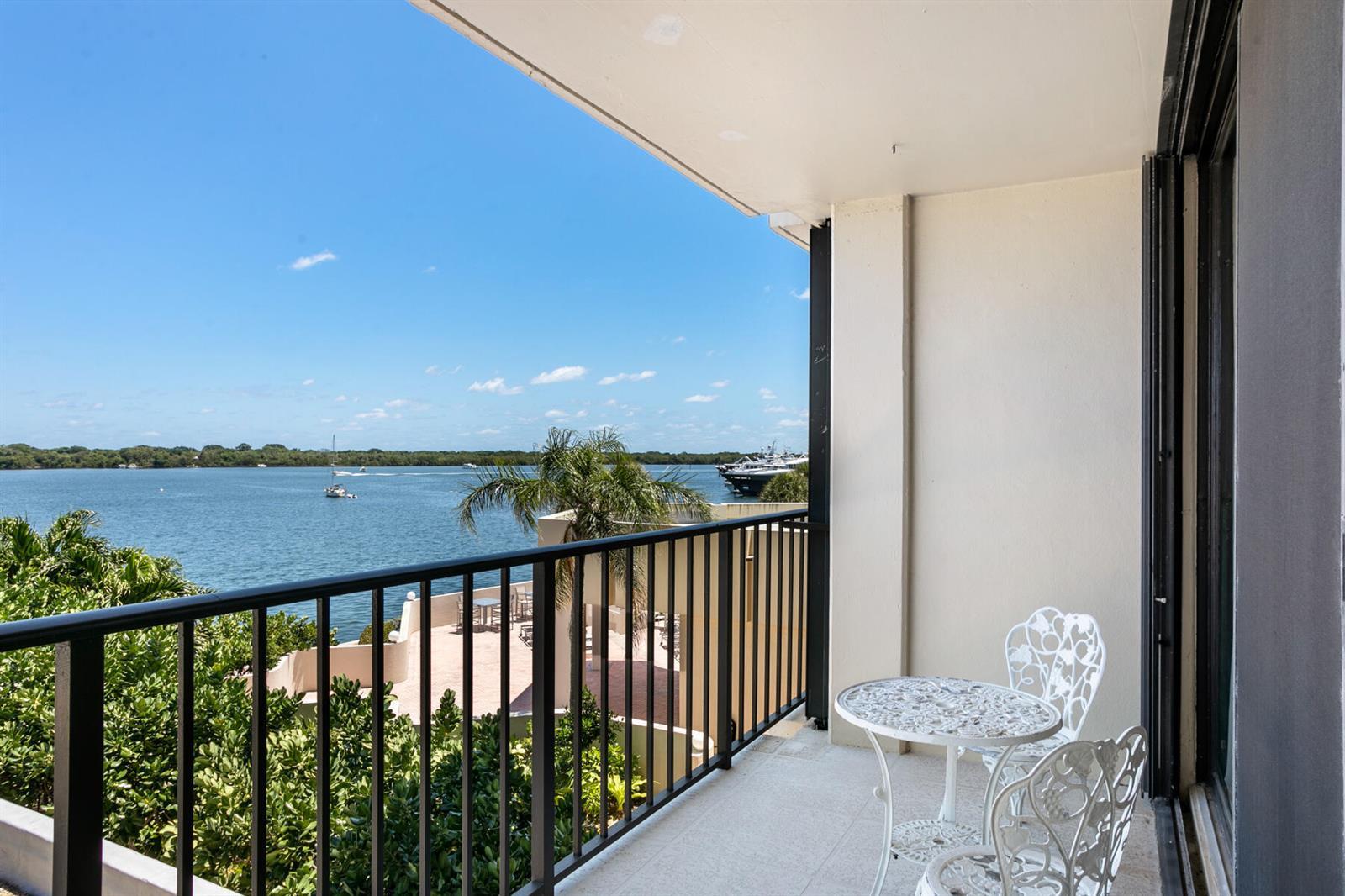 130 LAKESHORE Drive # 322, North Palm Beach FL 33408 photo 4