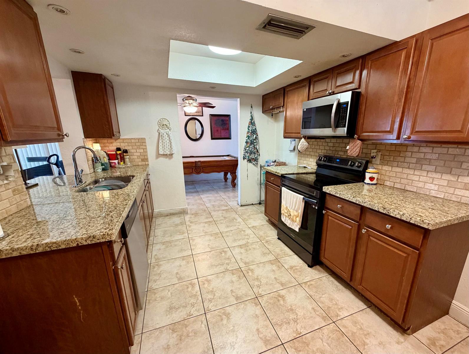 6875 NW 17TH Court, Margate FL 33063 photo 3